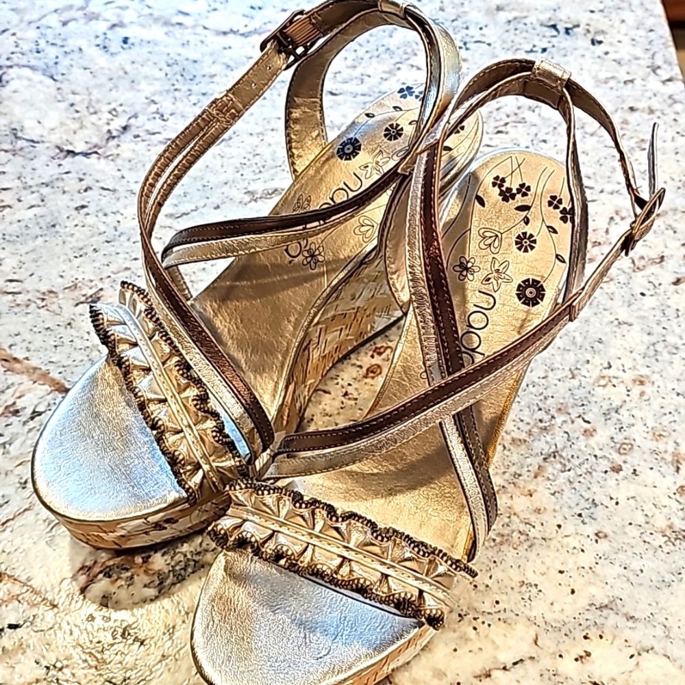 Beautiful  Nadara wedged heels